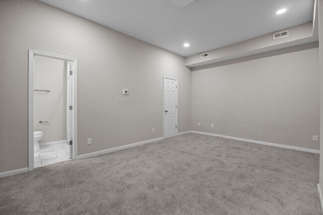 Building Photo - 126 Linden Ave