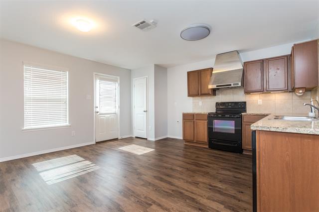 Building Photo - 2103 Meadow Park Dr