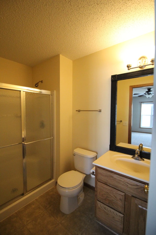 Building Photo - 10515 Pond Curve