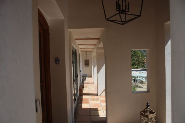 Building Photo - 2753 Redondo Cir