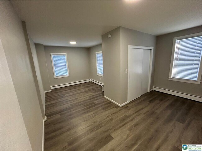 Building Photo - 1151 Catasauqua Rd