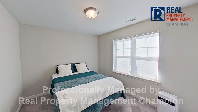 Building Photo - Spacious 3 BD/2.5 BA Home with Office Featuring Open Floorplan