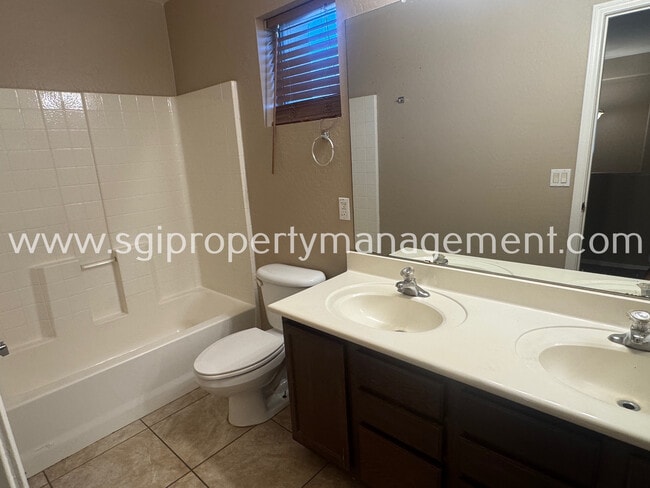 Building Photo - 3511 W Thurman Dr