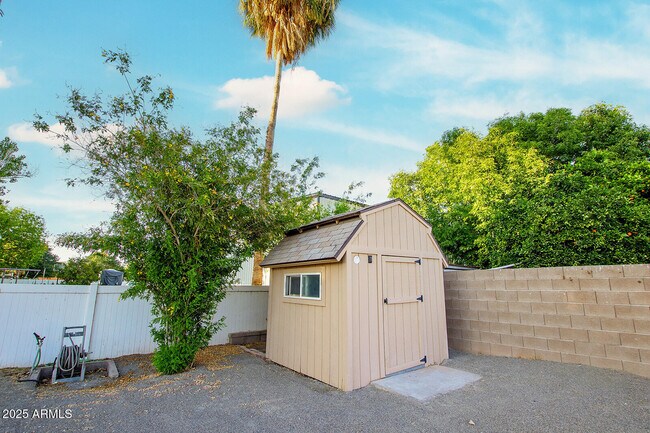 Building Photo - 13930 E Vallejo St