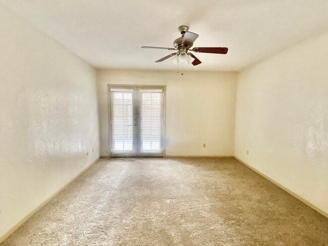 Building Photo - 4433 N Stanton St