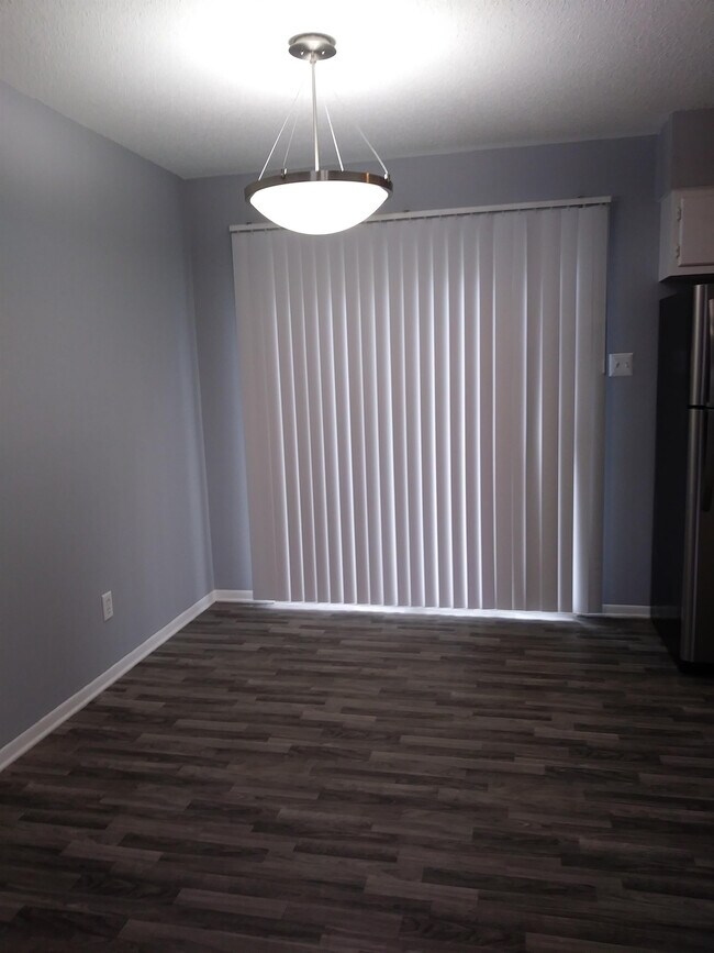 Building Photo - 540 Regal Heights Dr