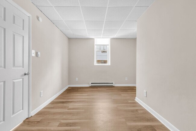 Building Photo - 439 Walnut St