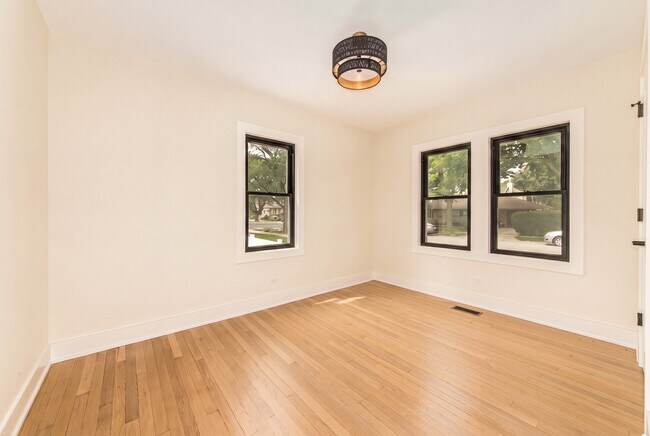 Building Photo - 7111 N Mason Ave