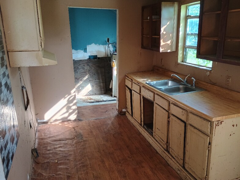 Building Photo - 1307 2nd St