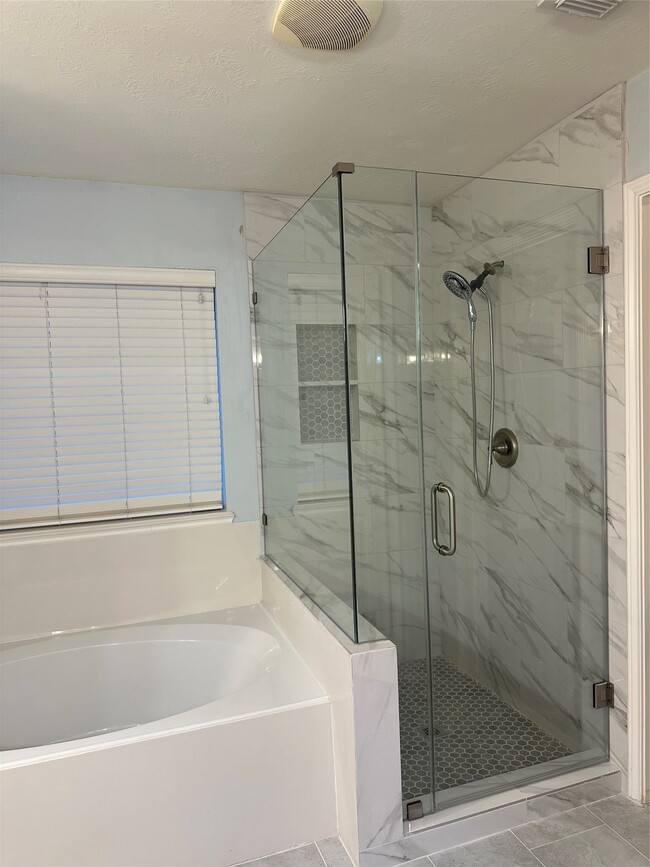 Building Photo - 2214 Falcon Knoll Ln