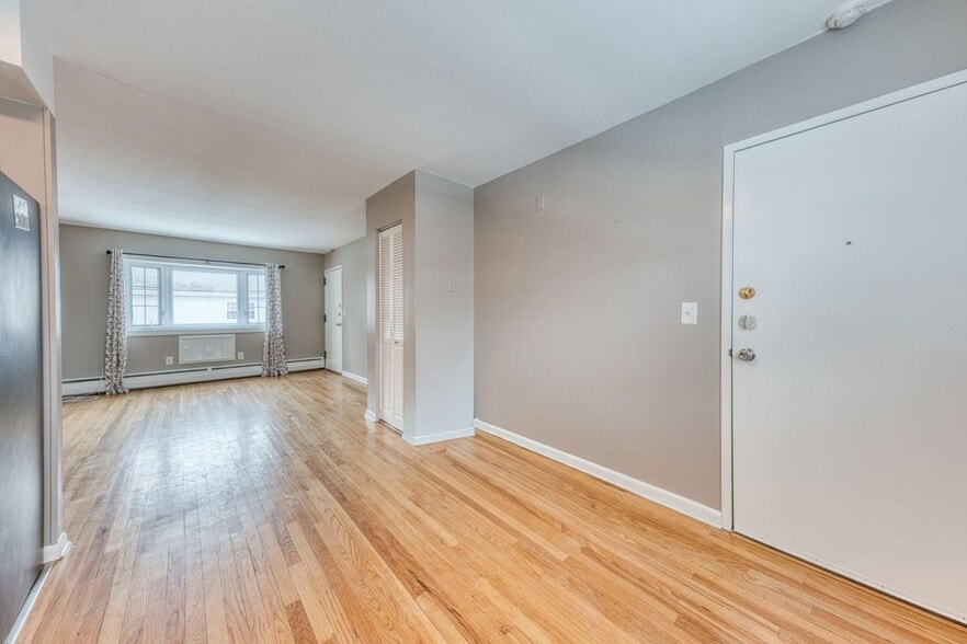 Building Photo - 66 Beths Ave