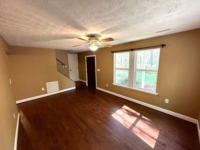 Building Photo - 5518 Thompson Dr