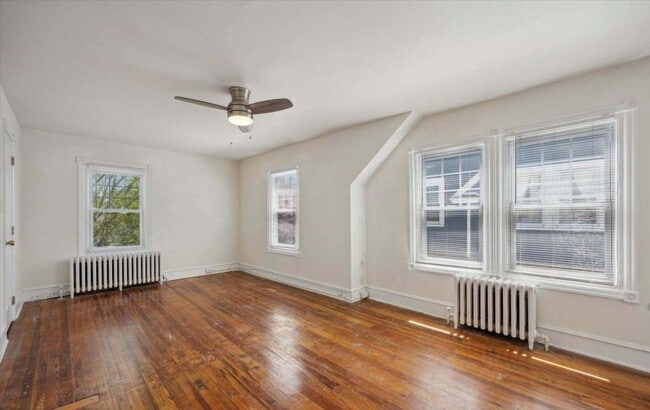 Building Photo - right and spacious 4-bedroom