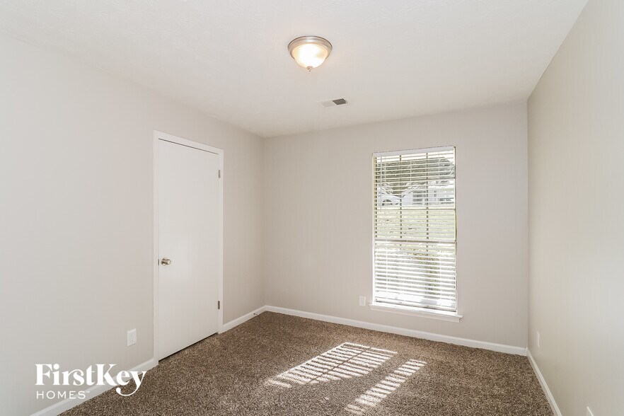 Building Photo - 4665 Jamerson Forest Pkwy