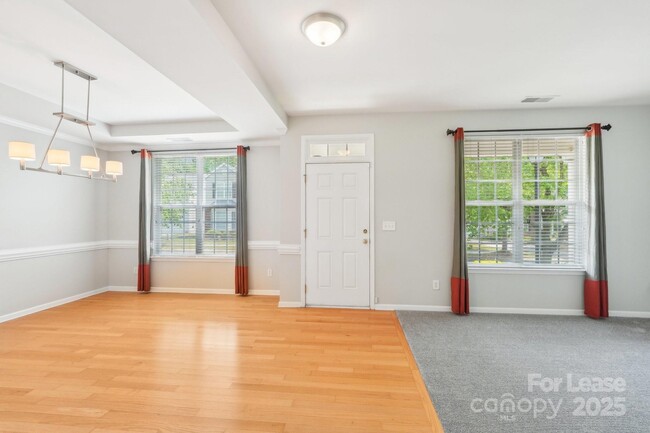 Building Photo - 14417 Laurel Tree Ln