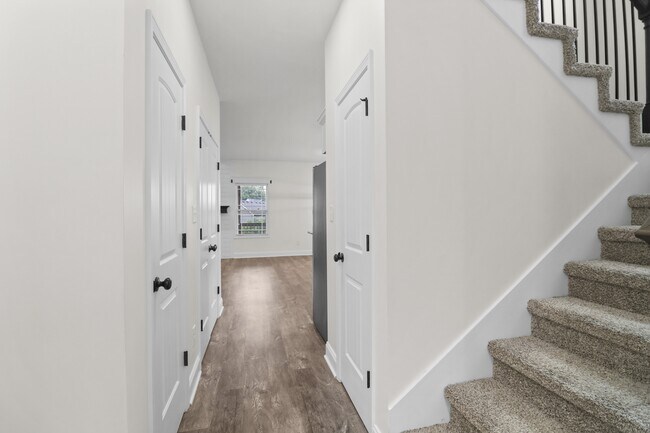 Building Photo - 525 Woodtrace Dr