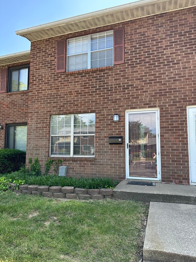 Primary Photo - 3500 Warwick Dr
