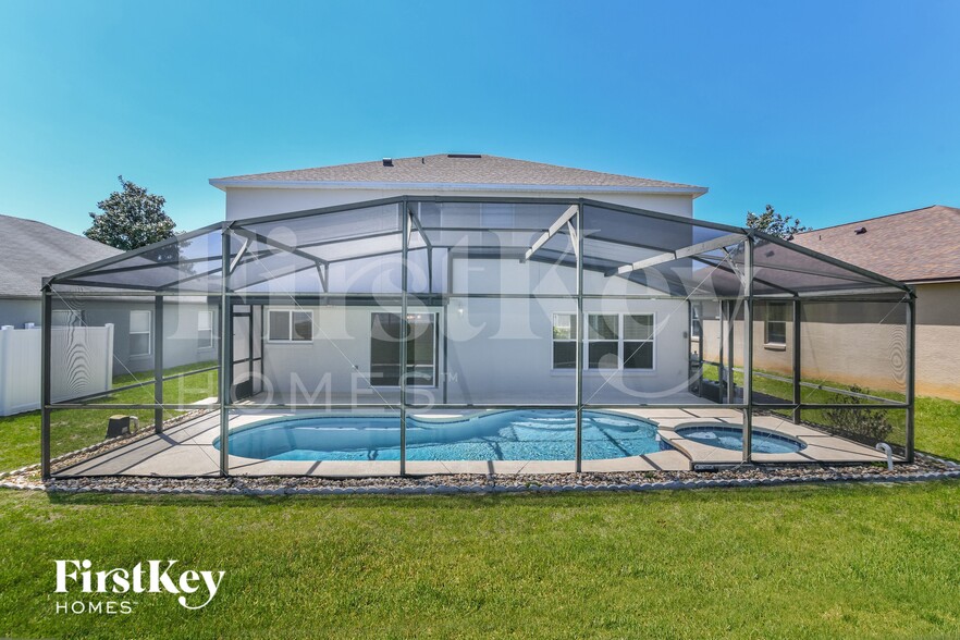Building Photo - 300 Aster Dr