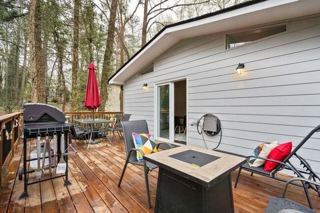 Building Photo - 306 Jason Ct