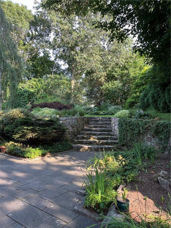 Building Photo - 7 Cove Rd