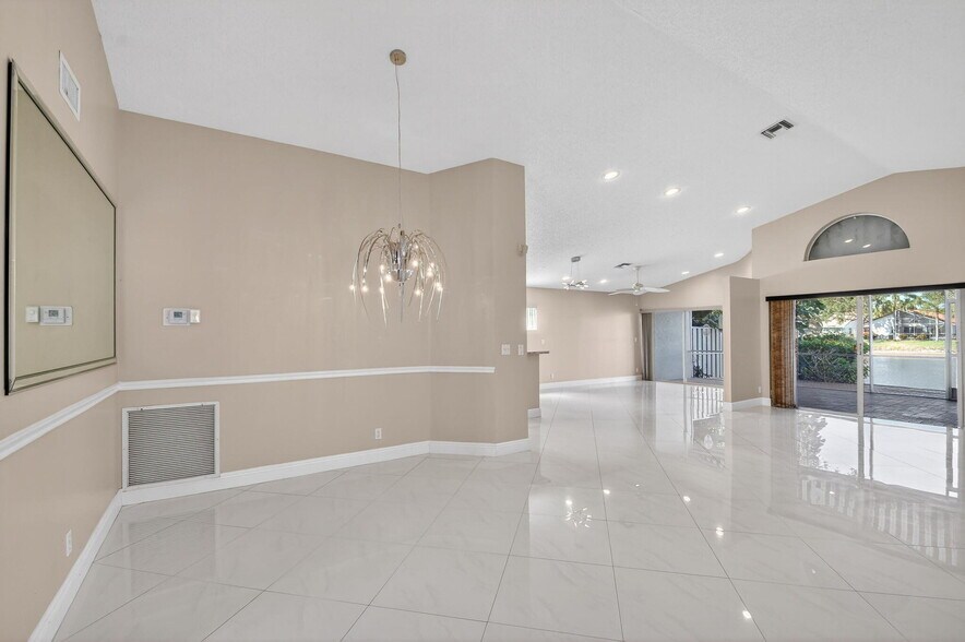 Building Photo - 7891 Sailing Shores Ter