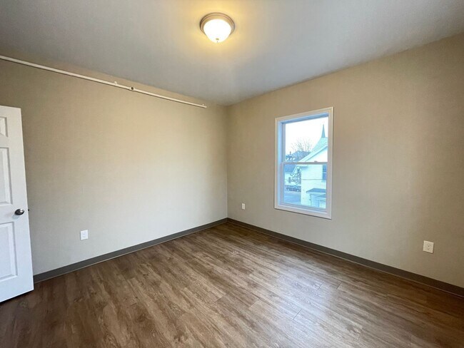 Building Photo - 463 Beech St