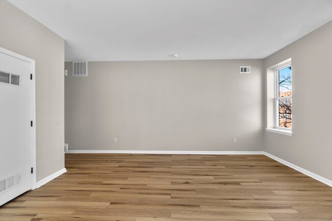 Building Photo - 2027 E Baltimore St