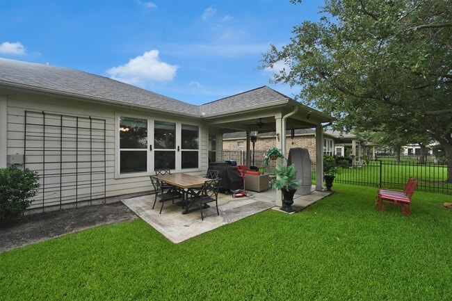 Building Photo - 8227 Clover Leaf Dr