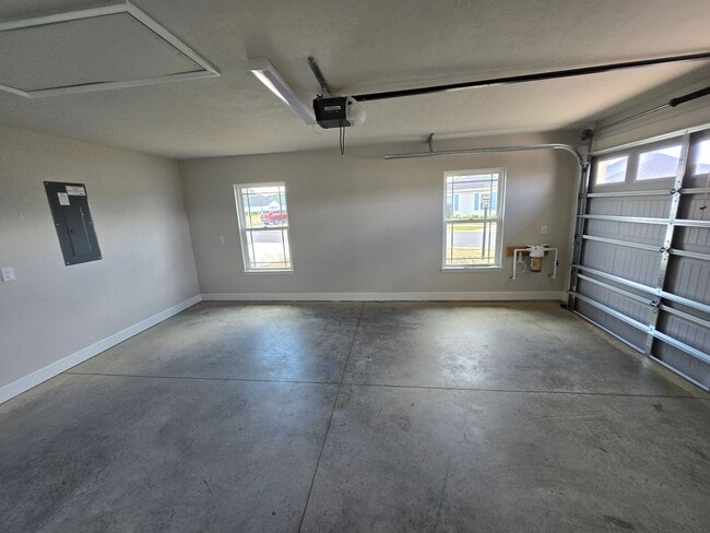 Building Photo - 3 Bedroom/2 Bath in Country Way of Newberry
