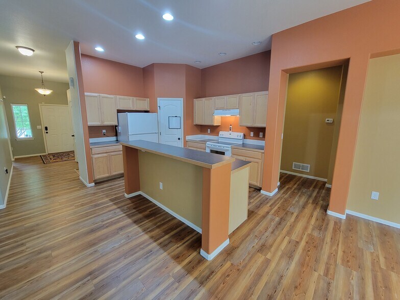 Building Photo - 2501 Bar Harbor Dr