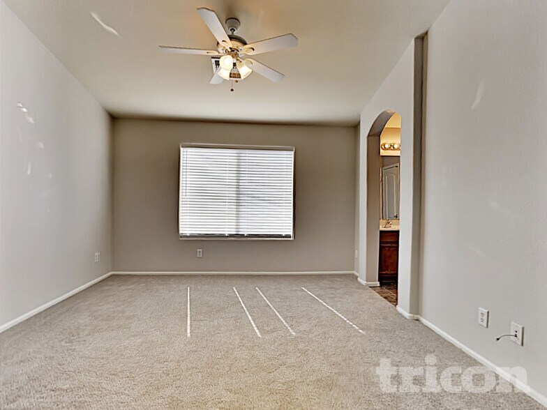 Building Photo - 5334 N Ormondo Way