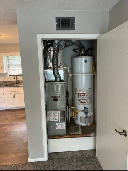 Building Photo - 800 NE Ball Dr