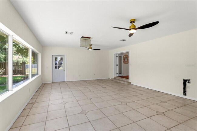 Building Photo - 105 John Anderson Dr