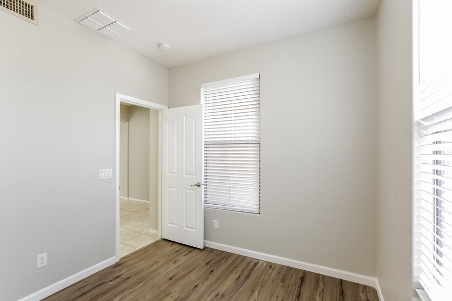 Building Photo - 3447 E Powell Way