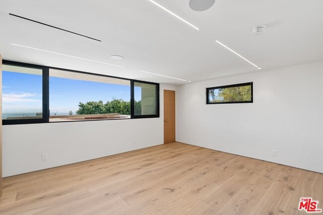 Building Photo - 2501 Banyan Dr