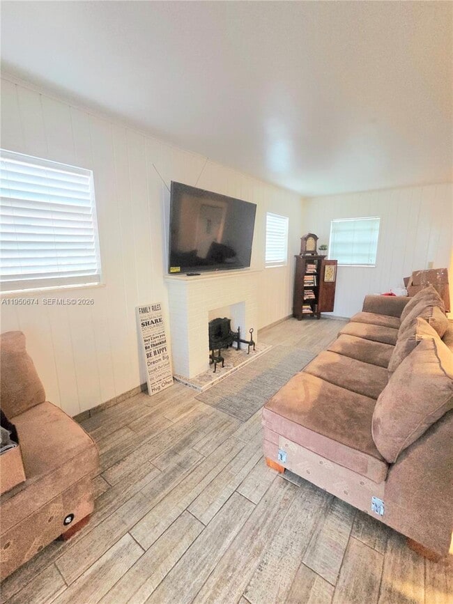 Building Photo - 1990 NE 183rd St