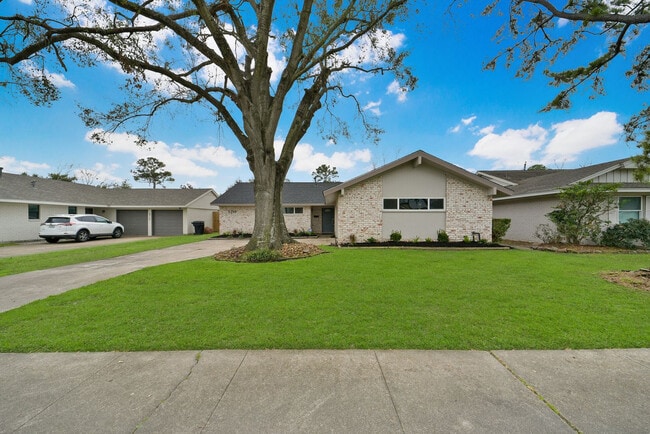 Building Photo - 5719 Viking Dr