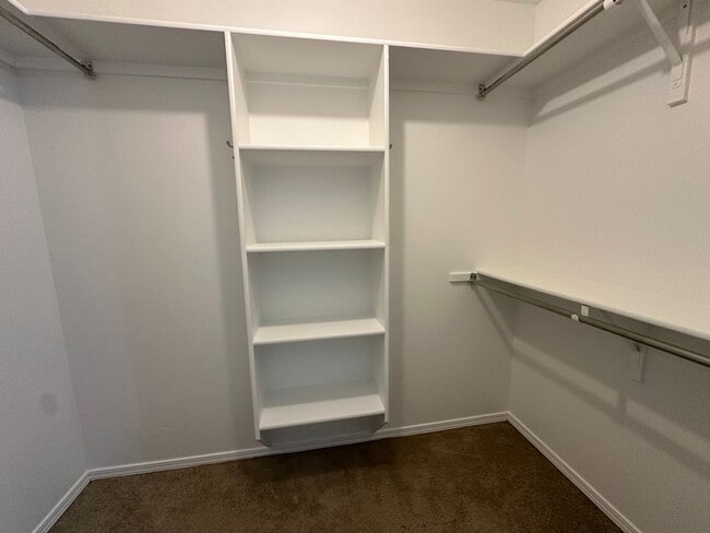 Building Photo - Welcome to this charming 3-bedroom, 2-bath...