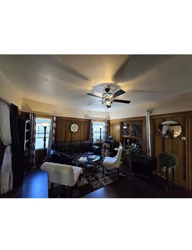 Building Photo - V st