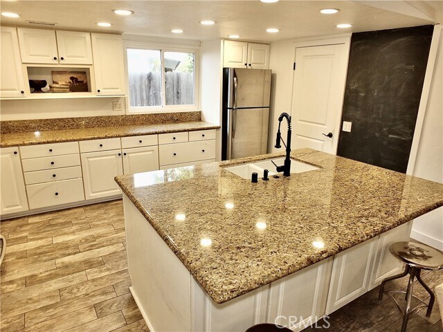 Building Photo - 220 Loyola Rd