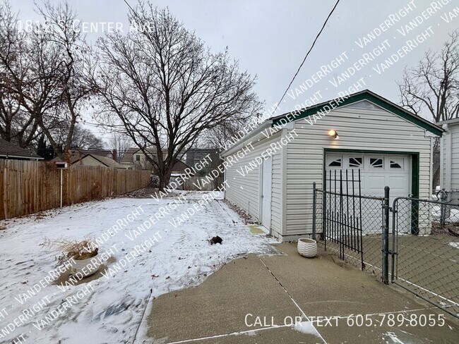 Building Photo - 1812 S Center Ave