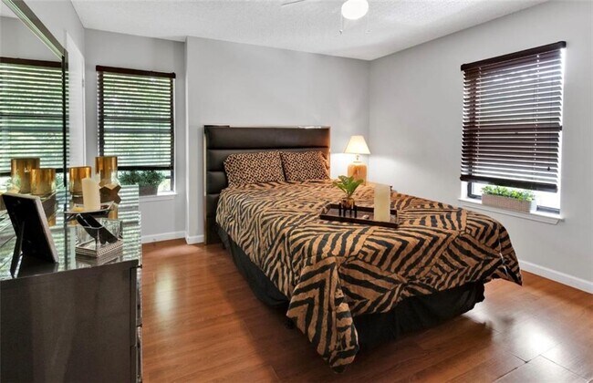 Building Photo - 2411 Huntingdon Chase