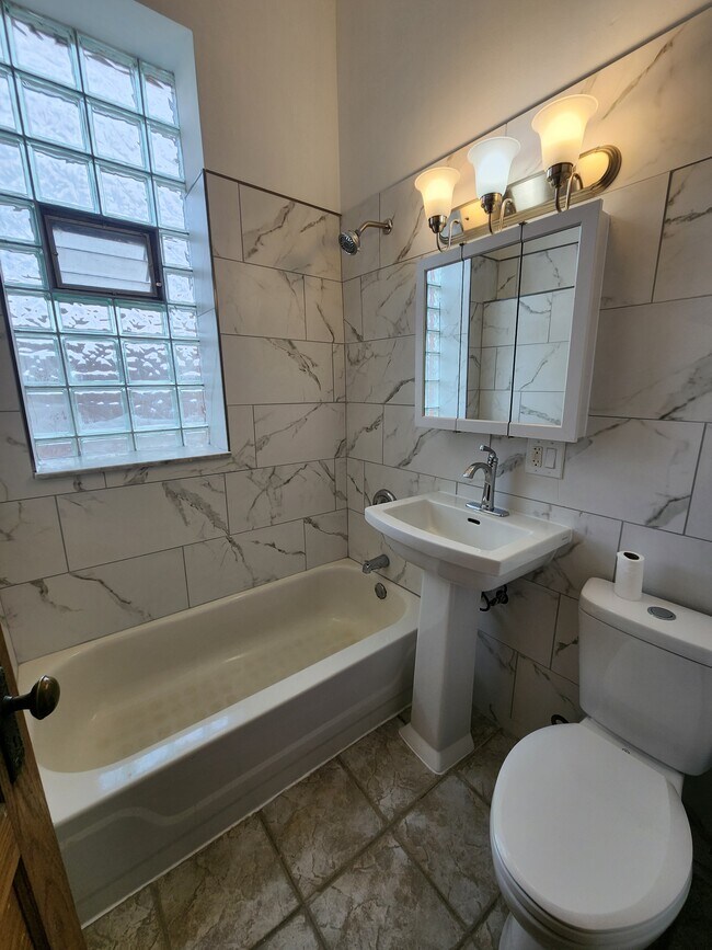 Building Photo - 2404 W Superior St