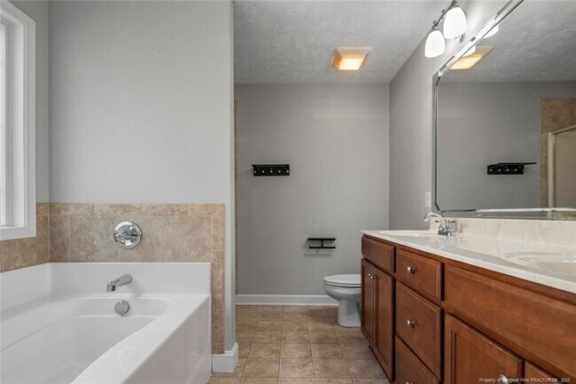 Building Photo - 2105 Calista Cir
