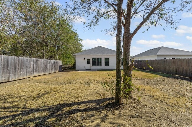 Building Photo - Amazing in Alvarado