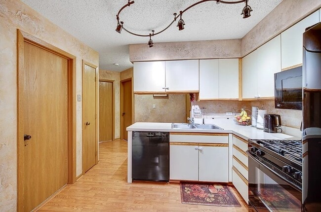 Building Photo - 4 Echo Ct