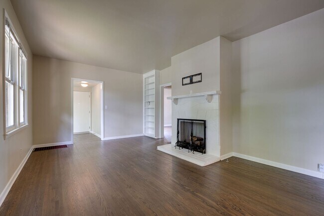 Building Photo - SF-001-4710 Nebraska Avenue Duplex