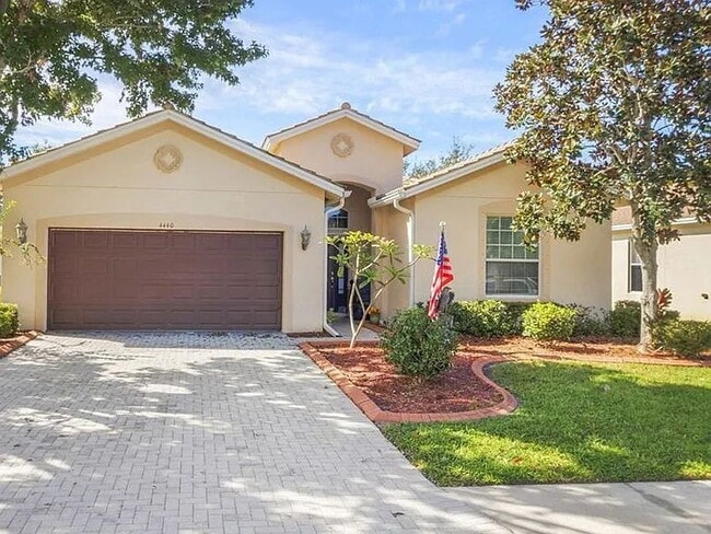 Building Photo - Welcome to this beautifully maintained home in the highly sought-after Creekwood neighborhood, wh...