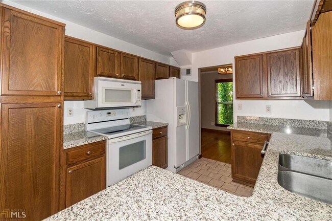 Building Photo - 330 Broken Lance Pl