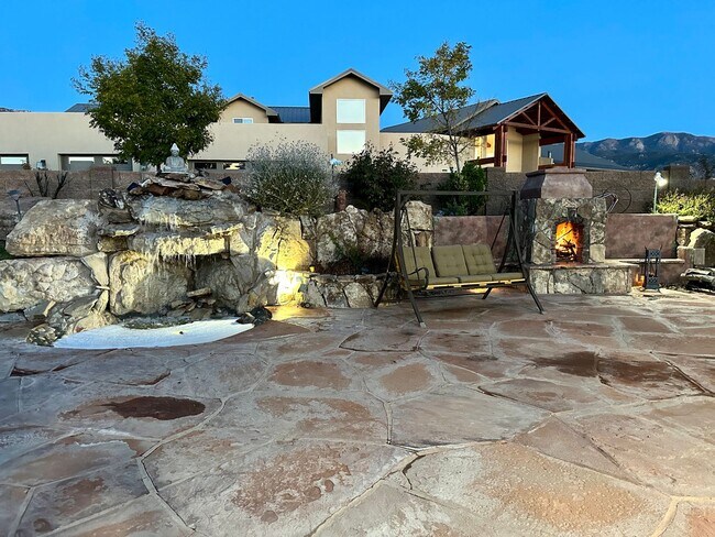 Building Photo - Move in Special Luxury 4 bedroom 4.5 bathr...